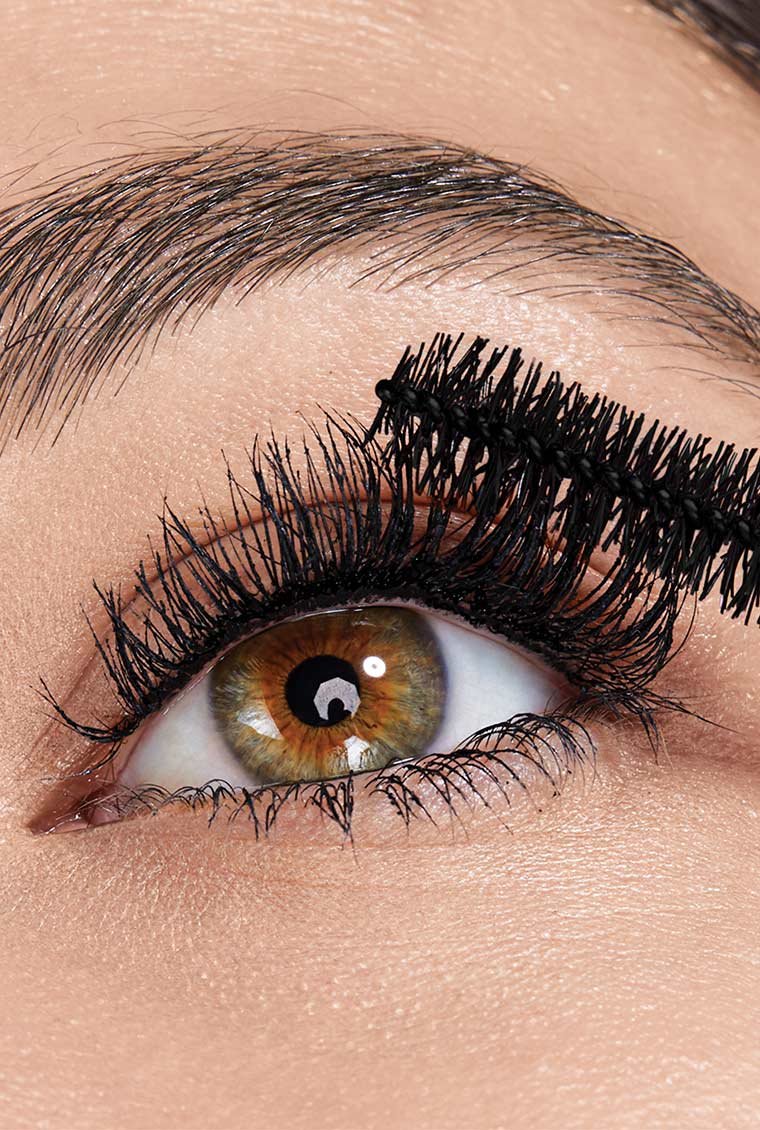 Application macro Maybelline Falsies lashlift